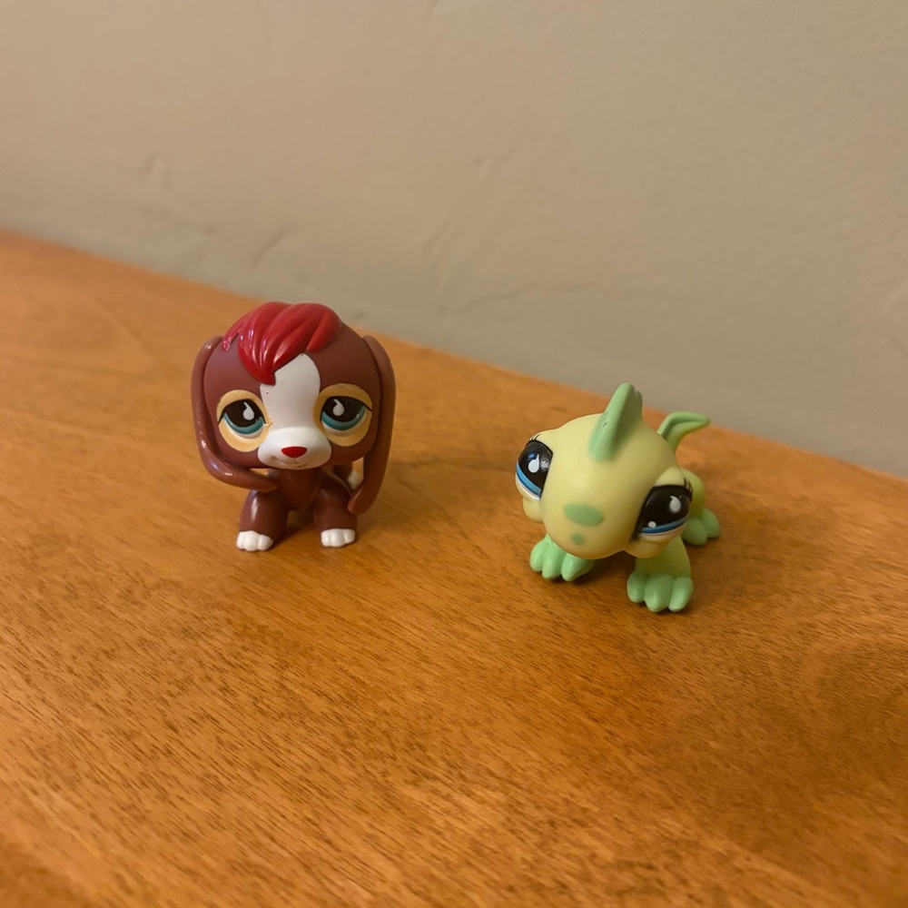 Littlest Pet Shop “Rolling Fun Park” Iguana #850 & Beagle #849